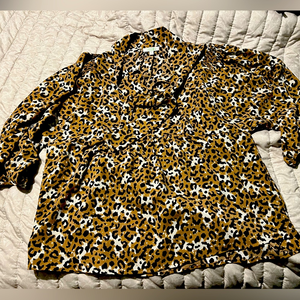 Women’s size XL Jade cheetah print blouse.